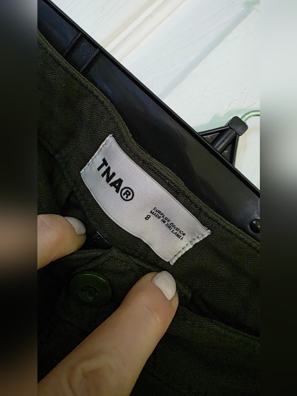 Aritzia TNA Olive Supply Cargo Pants for Woman 8 - Picture 5 of 10